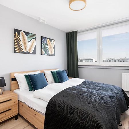 Stylish Apartment Near Wroclavia For 4 Guests By Noclegi Renters Wroclaw Bagian luar foto
