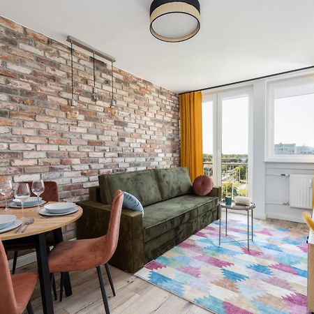 Stylish Apartment Near Wroclavia For 4 Guests By Noclegi Renters Wroclaw Bagian luar foto