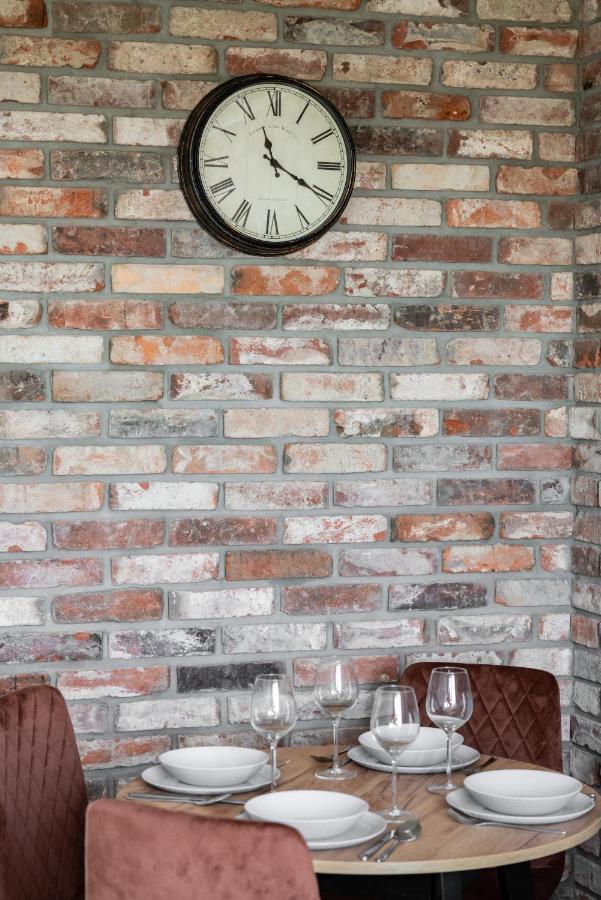 Stylish Apartment Near Wroclavia For 4 Guests By Noclegi Renters Wroclaw Bagian luar foto