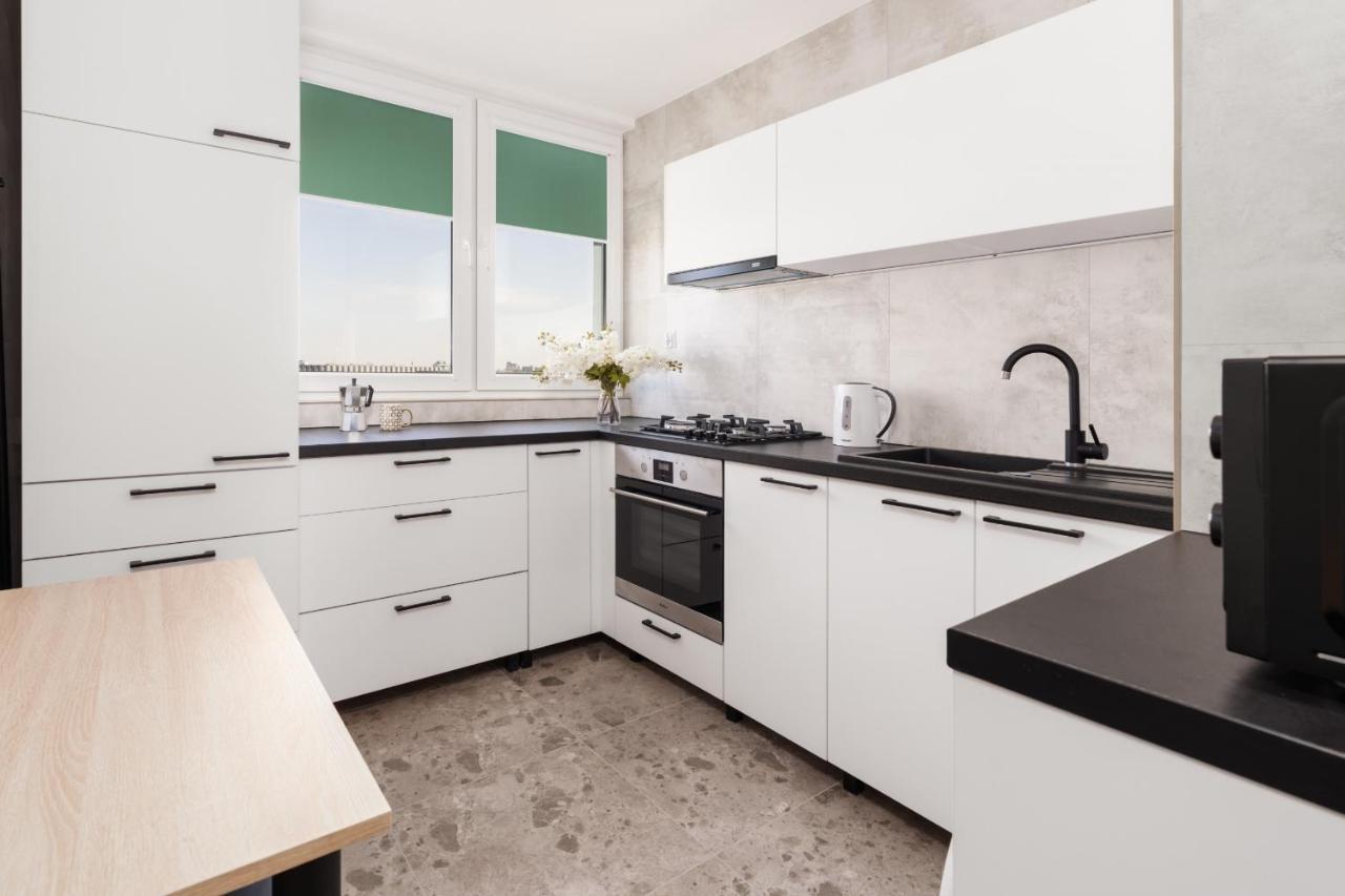 Stylish Apartment Near Wroclavia For 4 Guests By Noclegi Renters Wroclaw Bagian luar foto