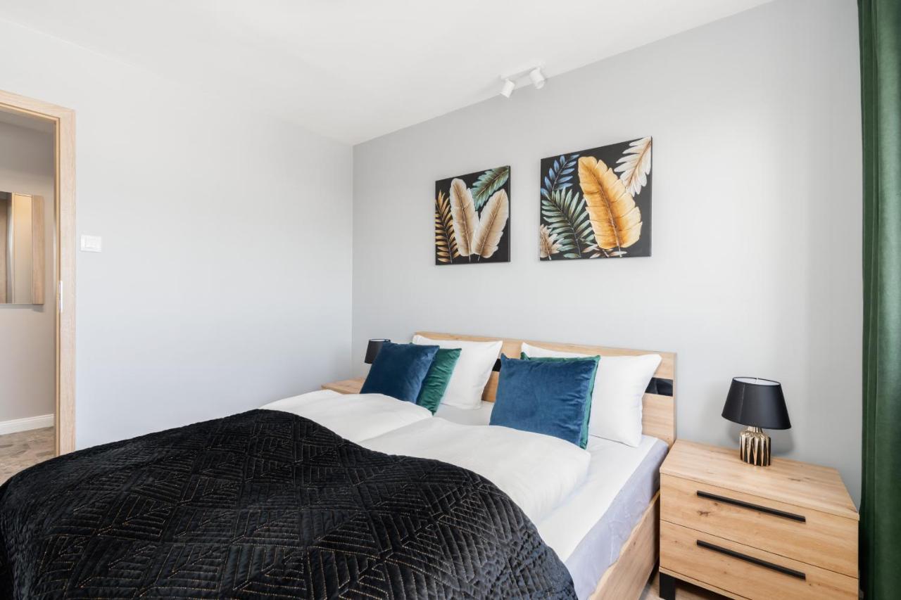 Stylish Apartment Near Wroclavia For 4 Guests By Noclegi Renters Wroclaw Bagian luar foto