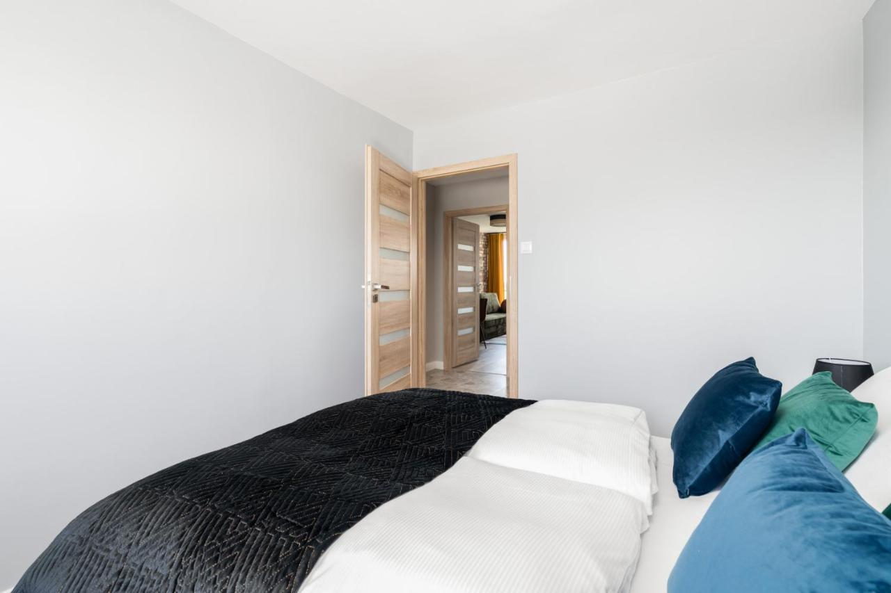 Stylish Apartment Near Wroclavia For 4 Guests By Noclegi Renters Wroclaw Bagian luar foto