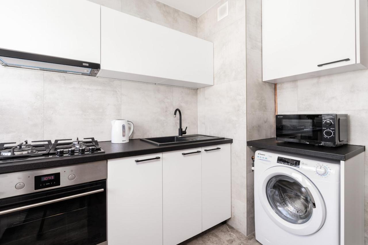 Stylish Apartment Near Wroclavia For 4 Guests By Noclegi Renters Wroclaw Bagian luar foto