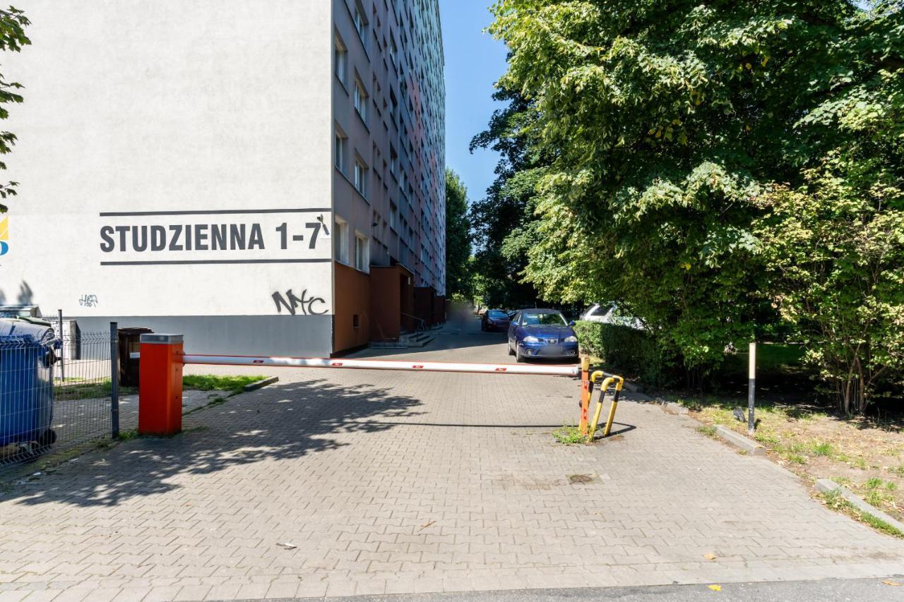 Stylish Apartment Near Wroclavia For 4 Guests By Noclegi Renters Wroclaw Bagian luar foto
